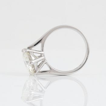 A 4.52 ct brilliant-cut diamond ring. Quality I/VVS2 according to certificate from AGI.