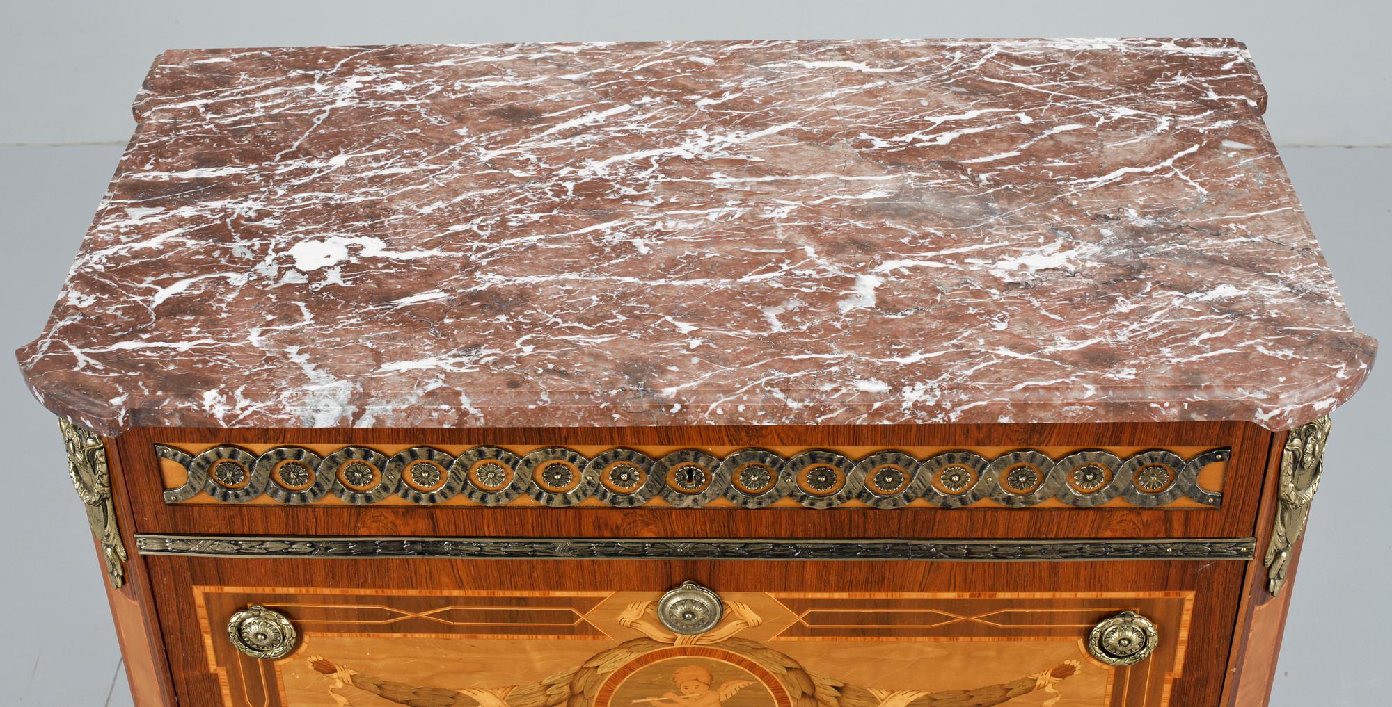 BYRÅ, gustaviansk stil, 1900-tal.