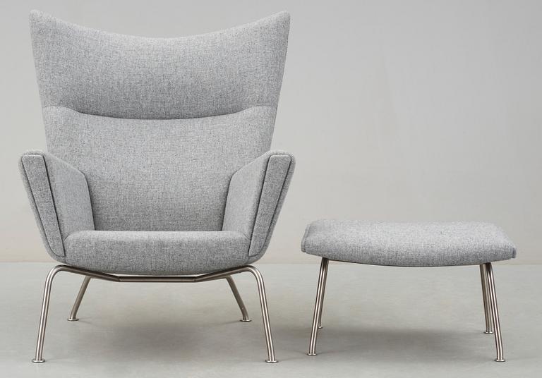 FÅTÖLJ OCH FOTPALL, "Wing Chair", modell CH445 och CH446, Hans J. Wegner, Carl Hansen & Son, Danmark, 2012.
