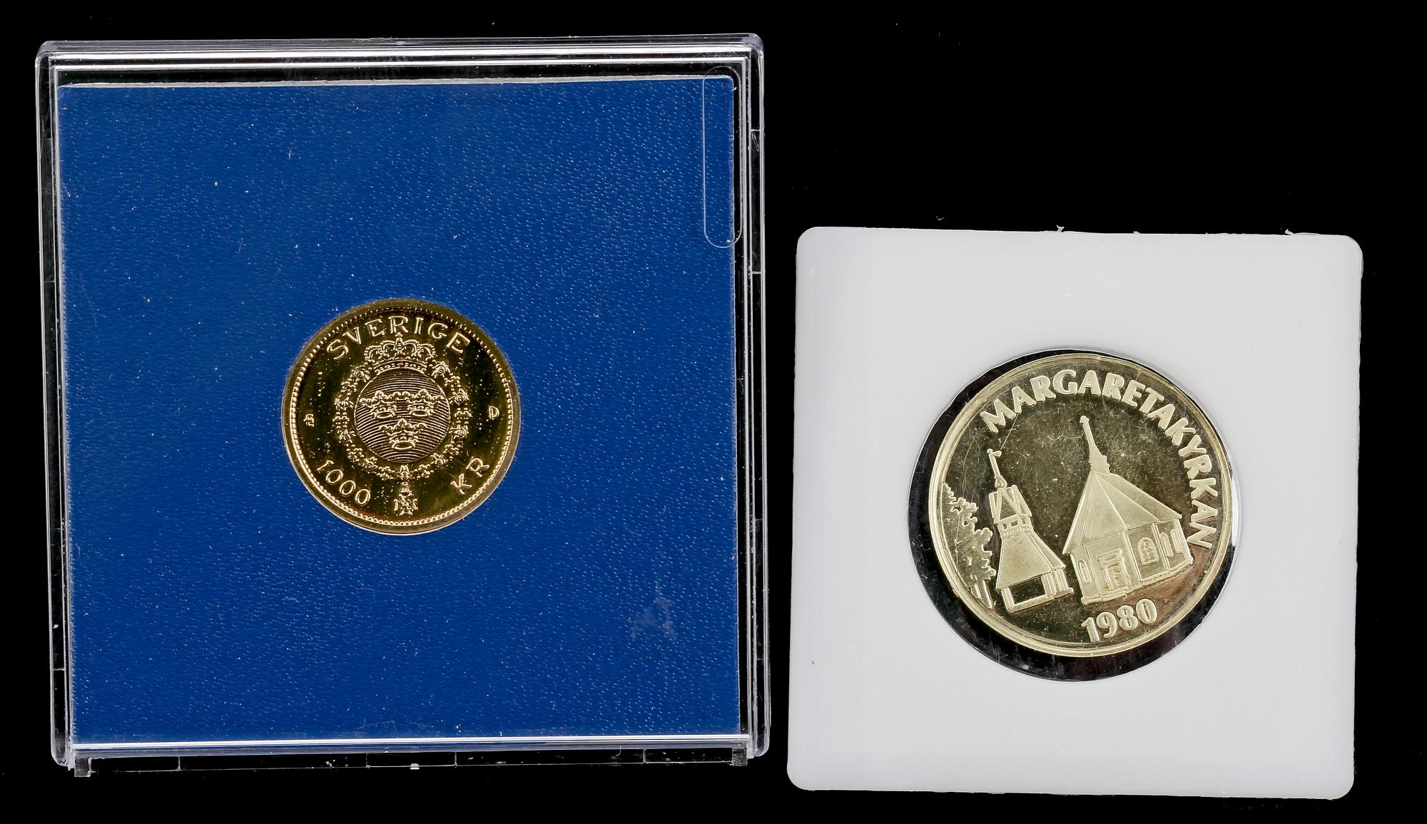 JUBILEUMSMYNT 1000 resp 1500 KR, 2 st, guld, "Gustav III 1792-1992" resp "Lokalmynt för Lycksele 1980", totalv 16,8 gr.