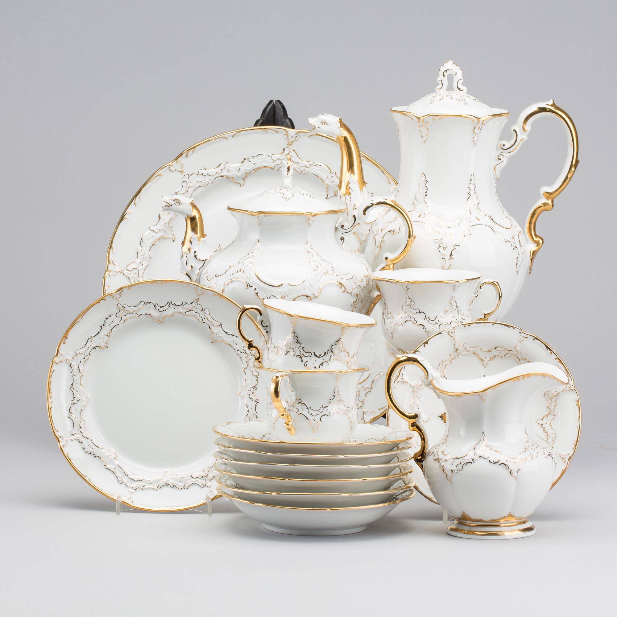 A Meissen porcelain ca 28 piece coffe and tea service, first half of the 20th century.