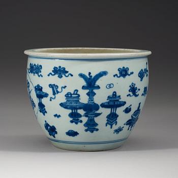 A blue and white pot, Qing dynasty, 18th century.