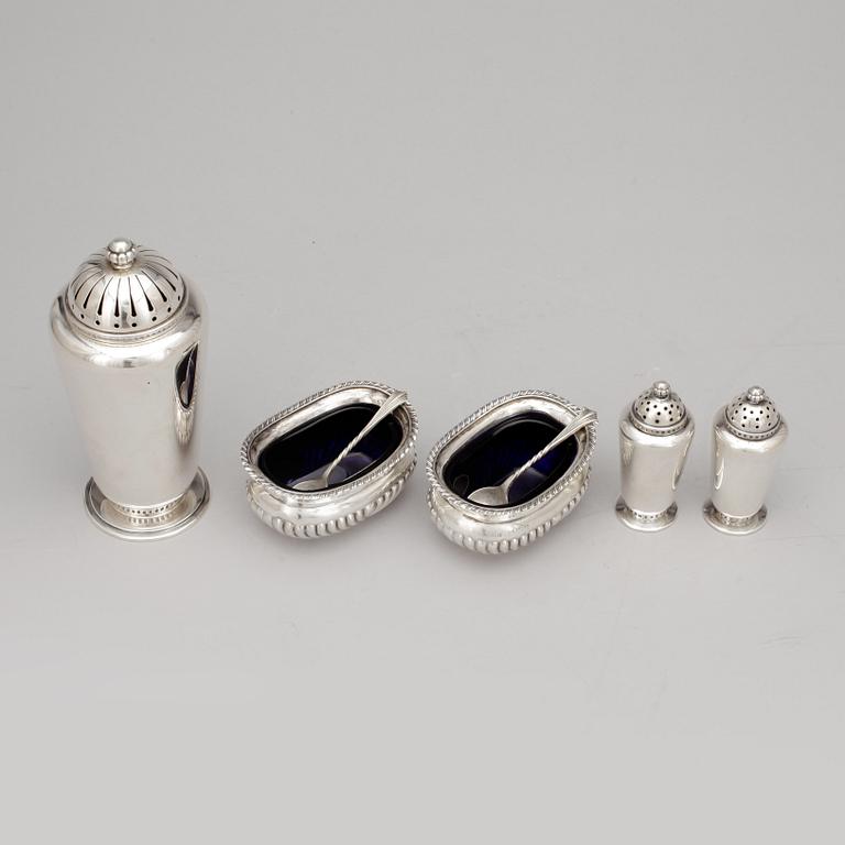 STRÖARE samt SALTKAR, 5 delar, silver, GAB, Stockholm, 1944. Tot vikt ca 258 gram.