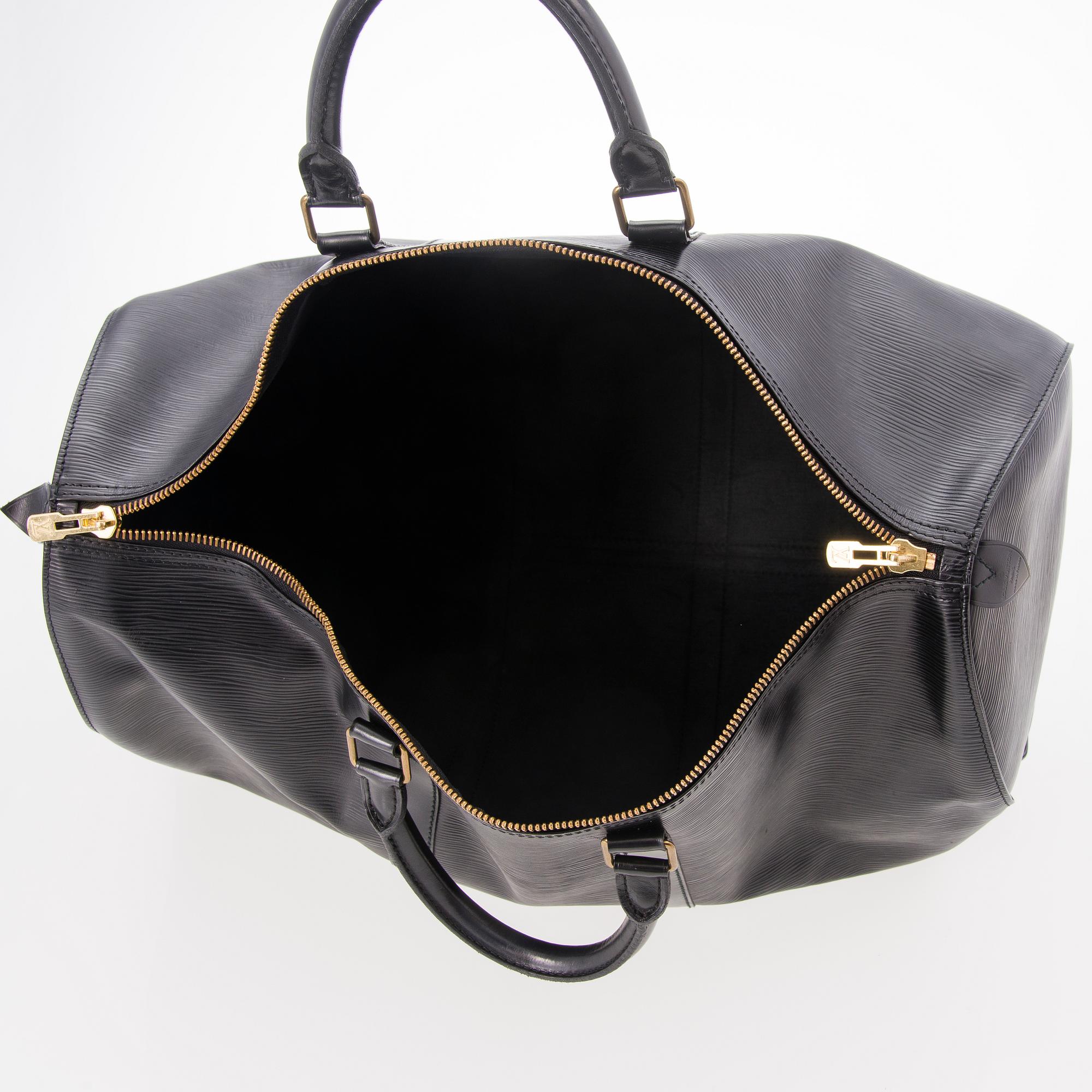 LOUIS VUITTON A BLACK EPI LEATHER KEEPALL 50 TRAVEL BAG.