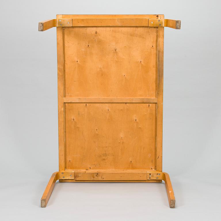 Alvar Aalto, matbord, modell 82, O.Y. Huonekalu- ja Rakennustyötehdas A.B. skiftet av 1950/1960-tal.