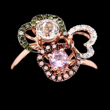 RING,14K roséguld, briljantslipade diamanter, akvamarin och andra ädelstenar. Vikt ca 4 g.
