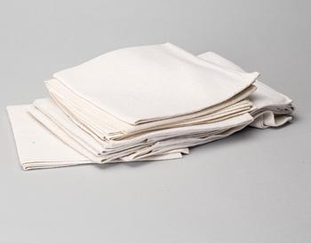 HANDDUKAR, 5 stycken samt SERVIETTER 6 st, 1900-talets första hälft.