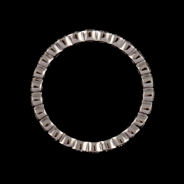 RING, 18k vitguld med briljantslipade diamanter, totalt 1.53 ct. Vikt 3 g.