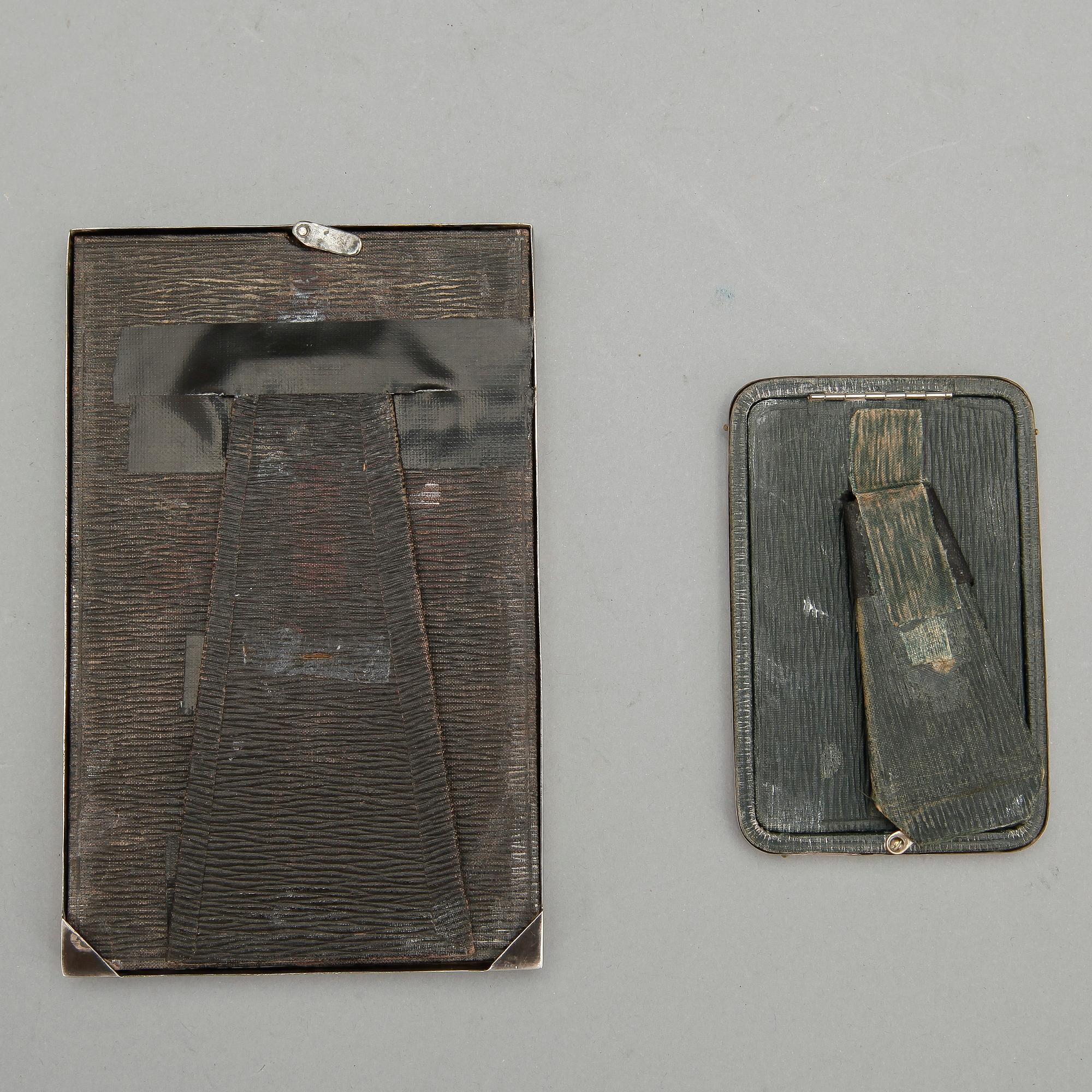 RAMAR, 2 st, silver, bland annat CG Hallberg, Stockholm 1918. Vikt totalt (inkl ramar samt mindre bakstycket) ca 128 g.