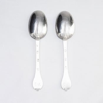 A pair of English trefid silver rat-tail spoons, London 1691. Possibly mark of James Lapley.