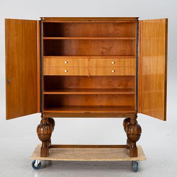 A 1940's cabinet.