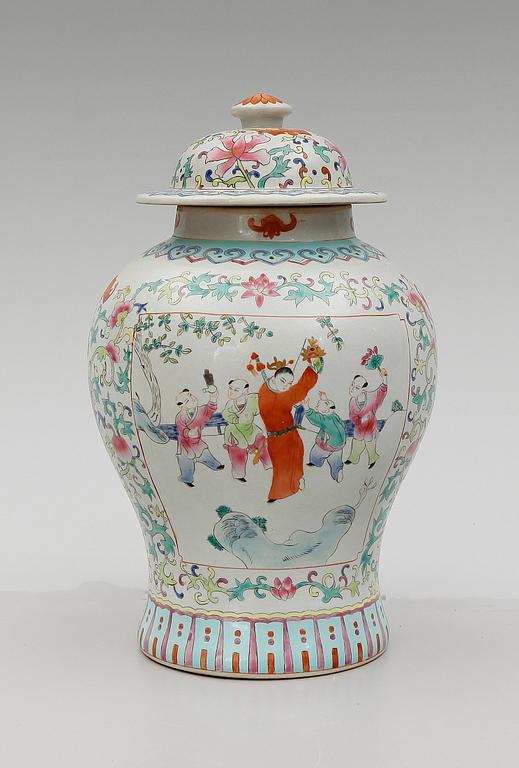 A CHINESE PORCELAIN URN AND COVER, 20th century.