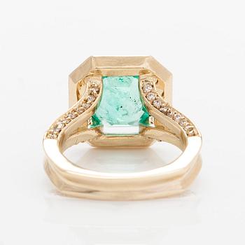 Ring, with an octagonal step-cut emerald and diamonds. Accompanied by GIA certificate.