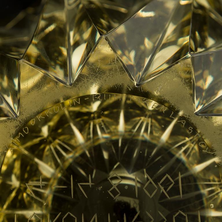 Aimo Okkolin, a 'Water Lily' bowl, signed Aimo Okkolin for Riihimäen Lasi Oy.