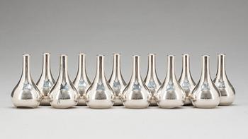 KUVERTVASER, 12 st, vitmetall, Jens H Quistgaard. Danmark, 1900-talets andra hälft.