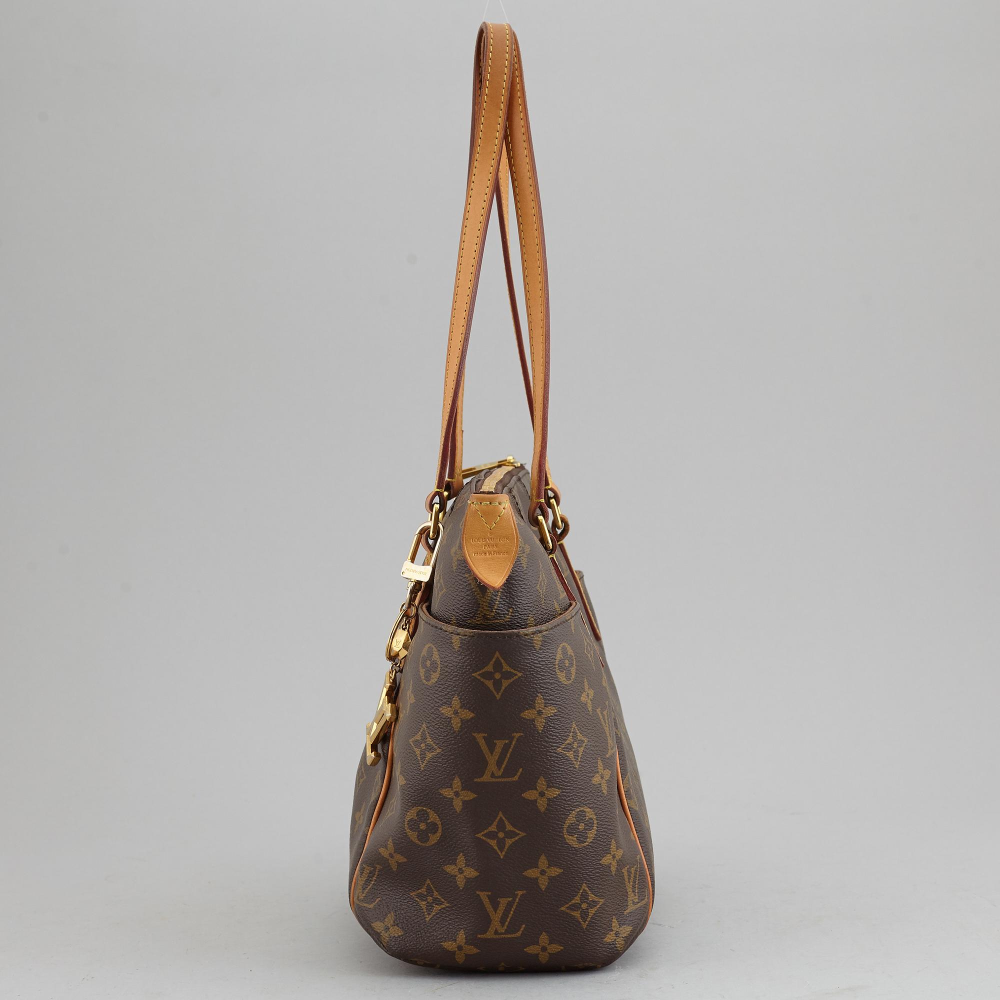 LOUIS VUITTON, a 'Totally PM' monogram canvas bag with bagcharm.