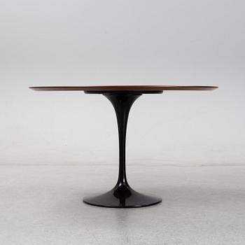 Eero Saarinen, soffbord, "Tulip", undertill brickmärkt KnollStudio Eero Saarinen. Modellen formgiven 1956.