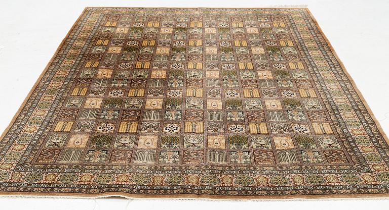 Matta, silke, ca 300 x 210 cm.