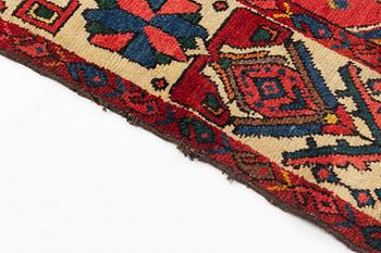 A semi-antique, Chahar Mahal/Bakhtiari carpet, ca 290 x 201-211 cm.