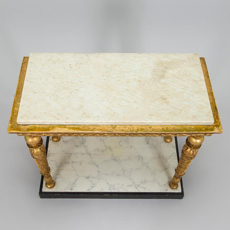 Jonas Frisk, Konsolipöytä, signeerattu J Frisk (toiminut 1805 - 1824), Tukholman hallileima, epäselvä vuosi. Myöhäiskustavilainen.