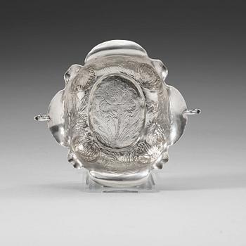 754. A German 17th century silver sweet meat-dish, unidentified makers mark, Nürnberg (1645-1651).