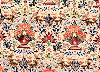 GALLERIMATTA, Figural Ghom part silk, ca 410 x 88 cm.