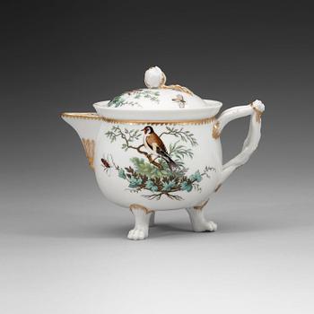 1413. A Royal Copenhagen creamer with cover, Denmark, 1780-85.