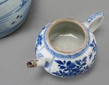 CHINESE ITEMS, 4 pieces, porcelain, 18th/19th century.