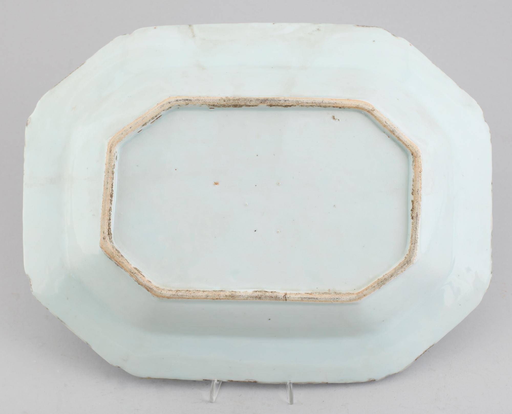 STEKFAT, porslin, Kina, Qianlong 1736-1795.
