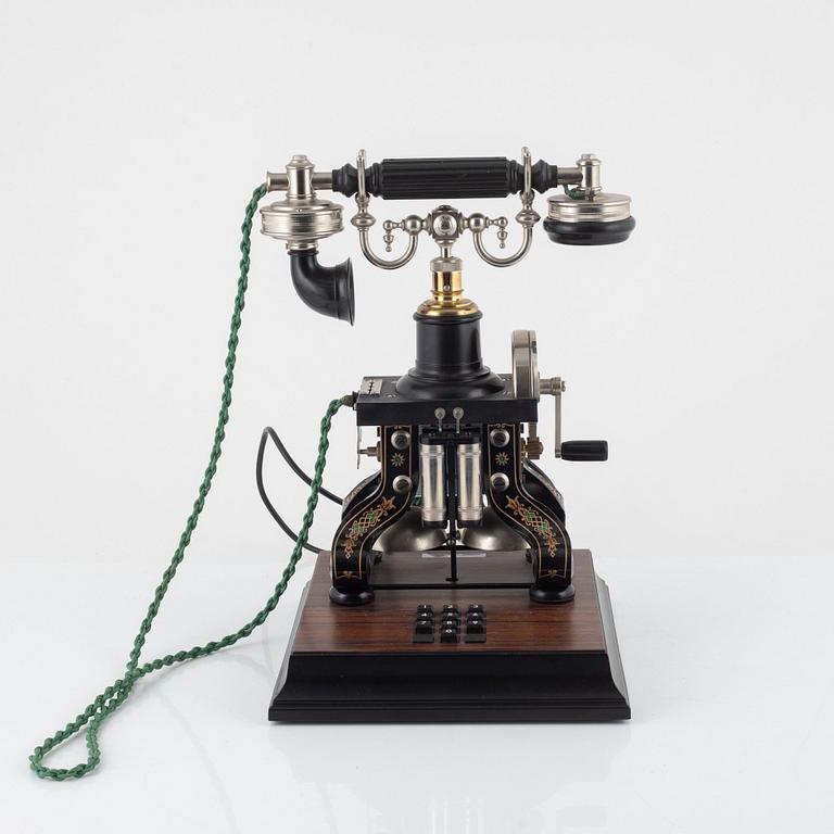 Telefon, jubileumsmodell, efter ”Taxen” LM Ericsson, sent 1900-tal.