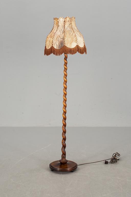 GOLVLAMPA, 1900-talets första hälft.