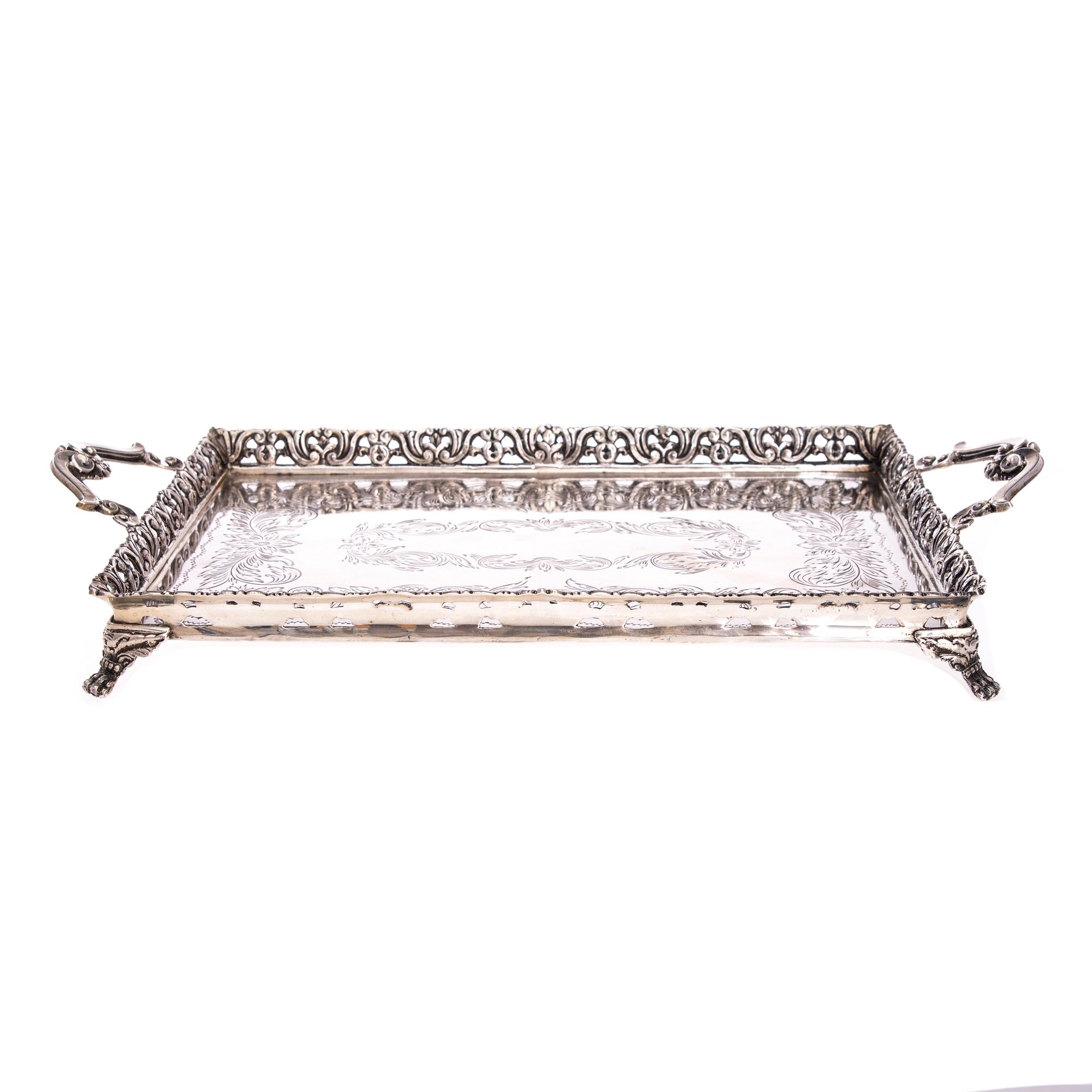 BRICKA, silver, 1900-tal. Vikt ca 1200 g.