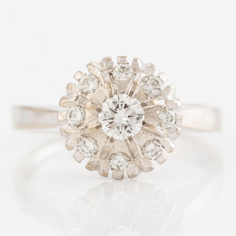 Ring, 18K white gold, camée model, set with brilliant-cut diamonds totalling 0.48 ct according to the inscription.