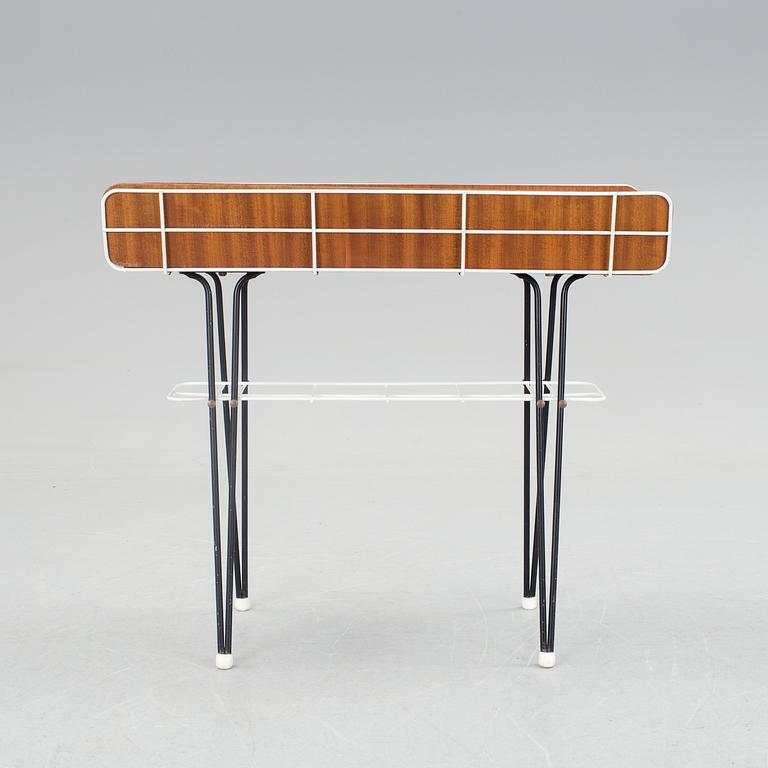 A mid 20th century jardiniere..