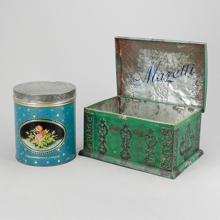 PLÅTBURKAR, 2 st, "Mazetti" & "Chokladfabriken Kärnan", 1900-talets mitt.