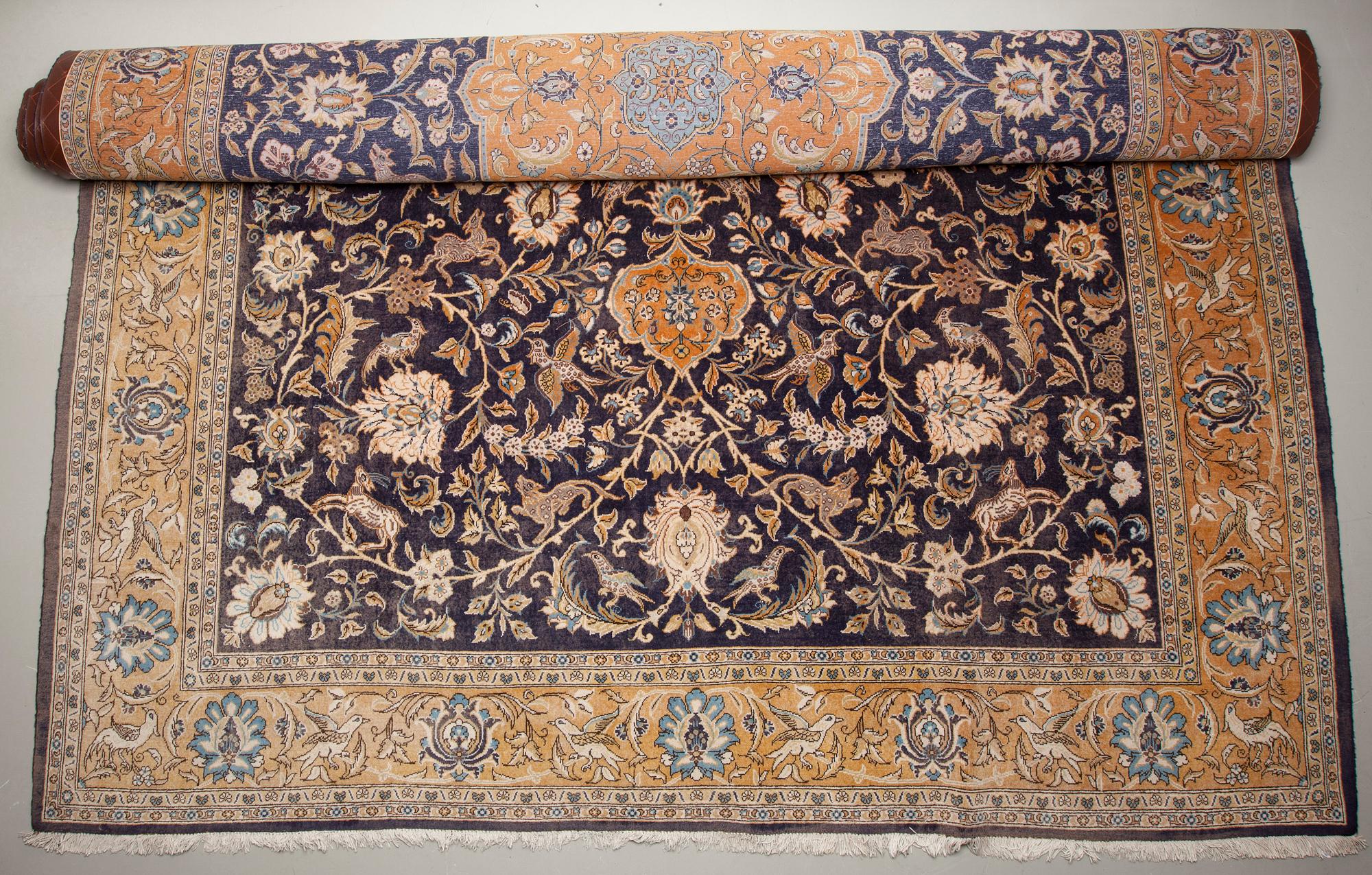 MATTA, Keshan, ca 380x265 cm.