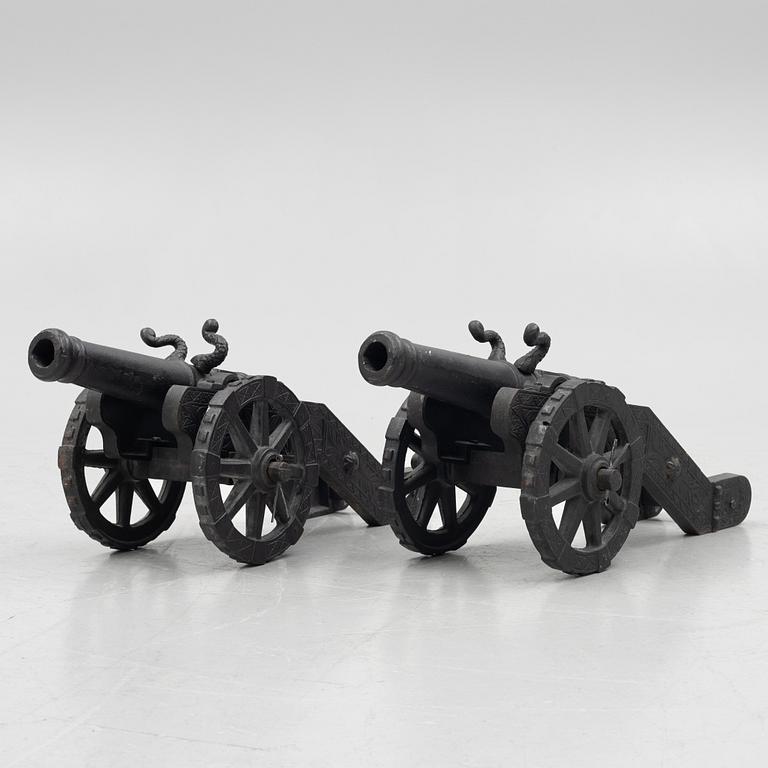 A pair of cast-iron modell canons, 20th century.