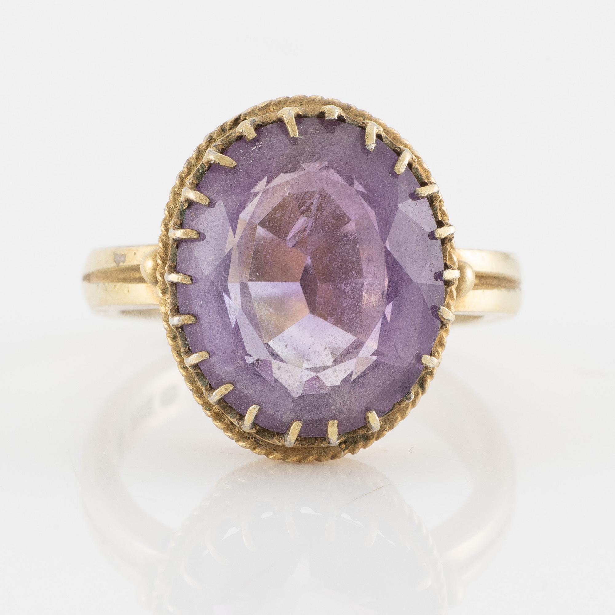 A set with a necklace, a bracelet, a brooch, and a ring.