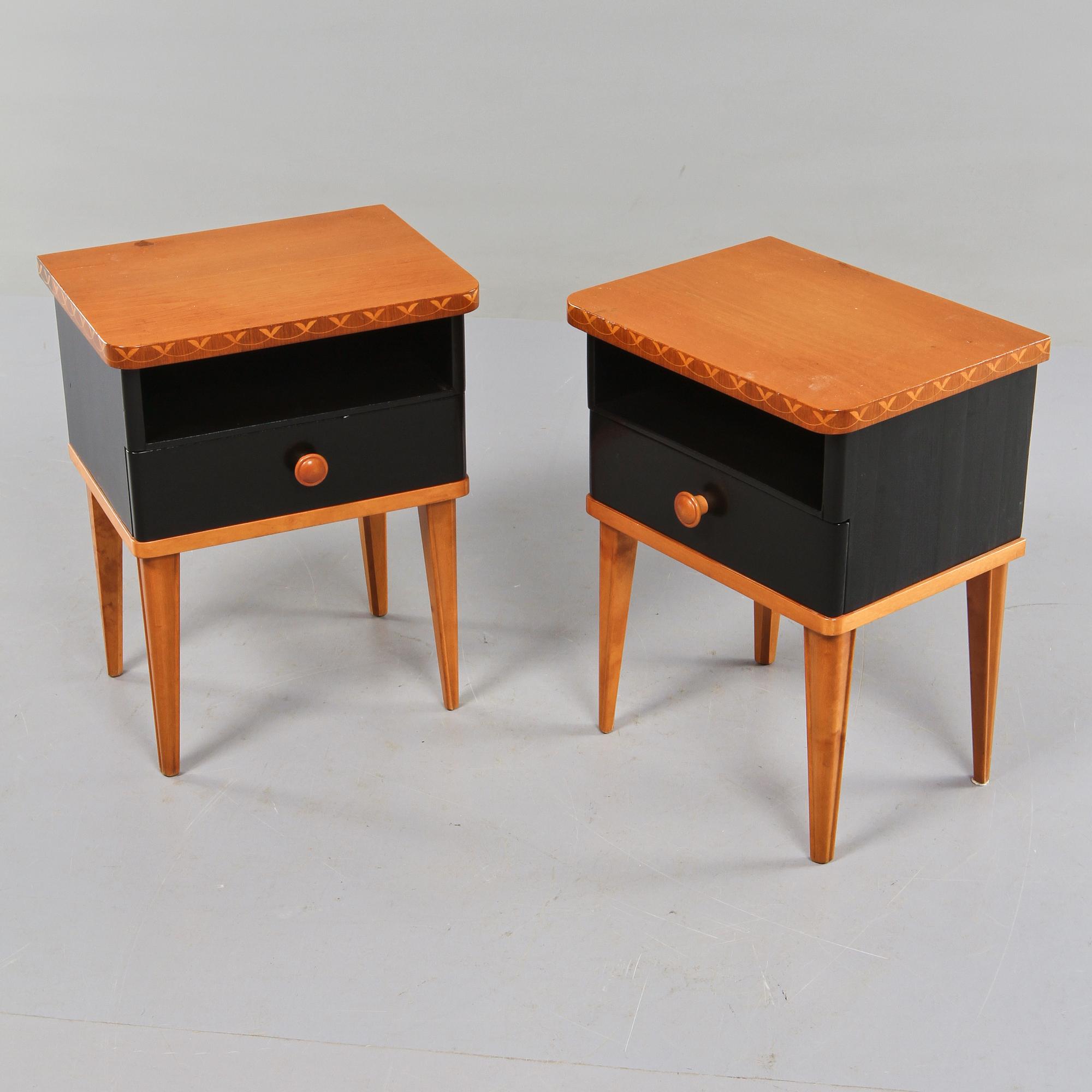 SÄNGBORD, ett par, omkring 1900-talets mitt.