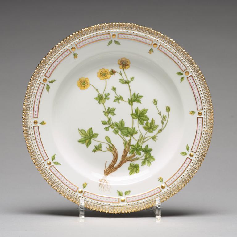 A set of six Royal Copenhagen 'Flora Danica' dishes, Denmark, 20th Century.