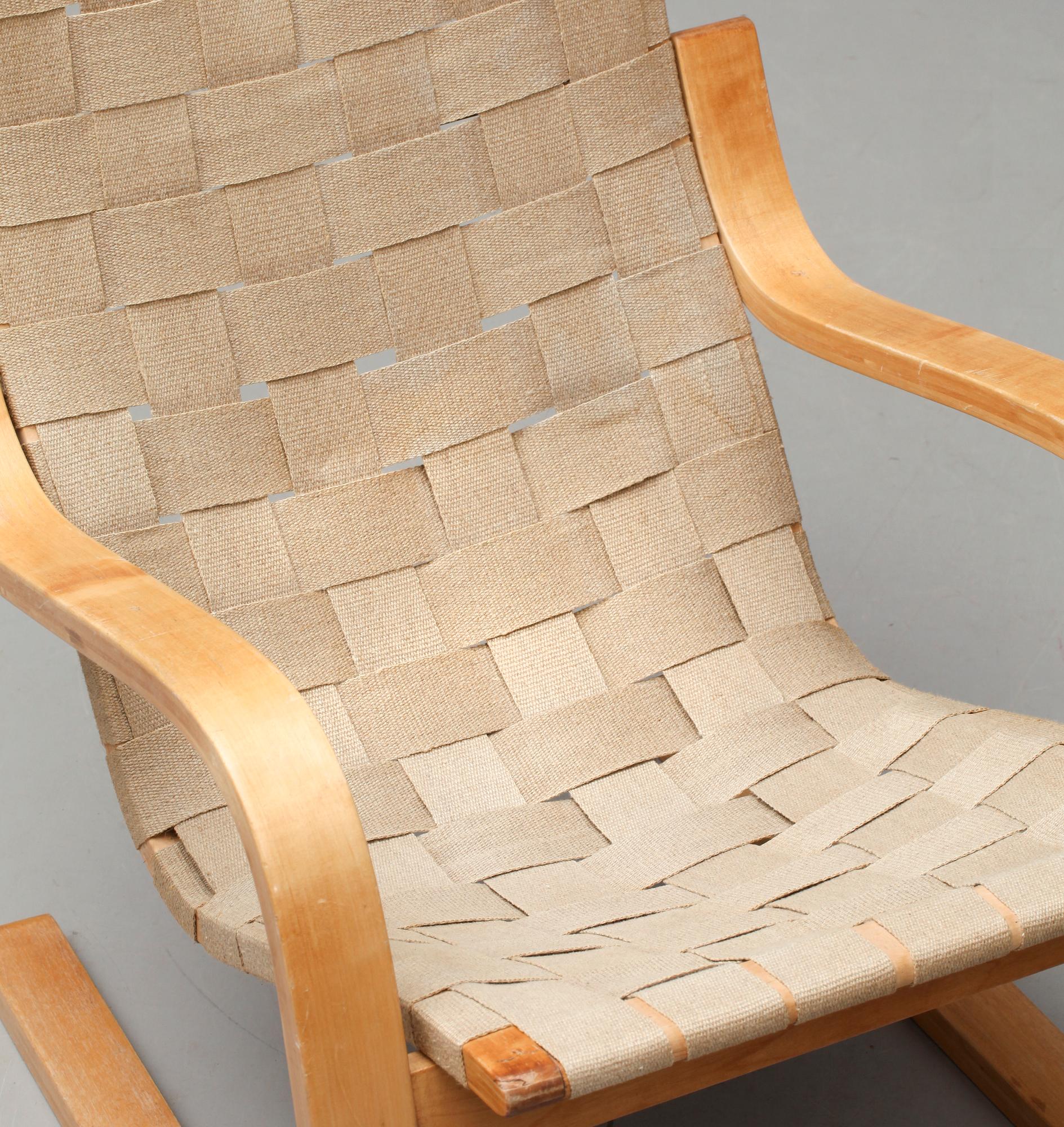 KARMSTOL. Design Alvar Aalto, modell 406. 1900-tal.
