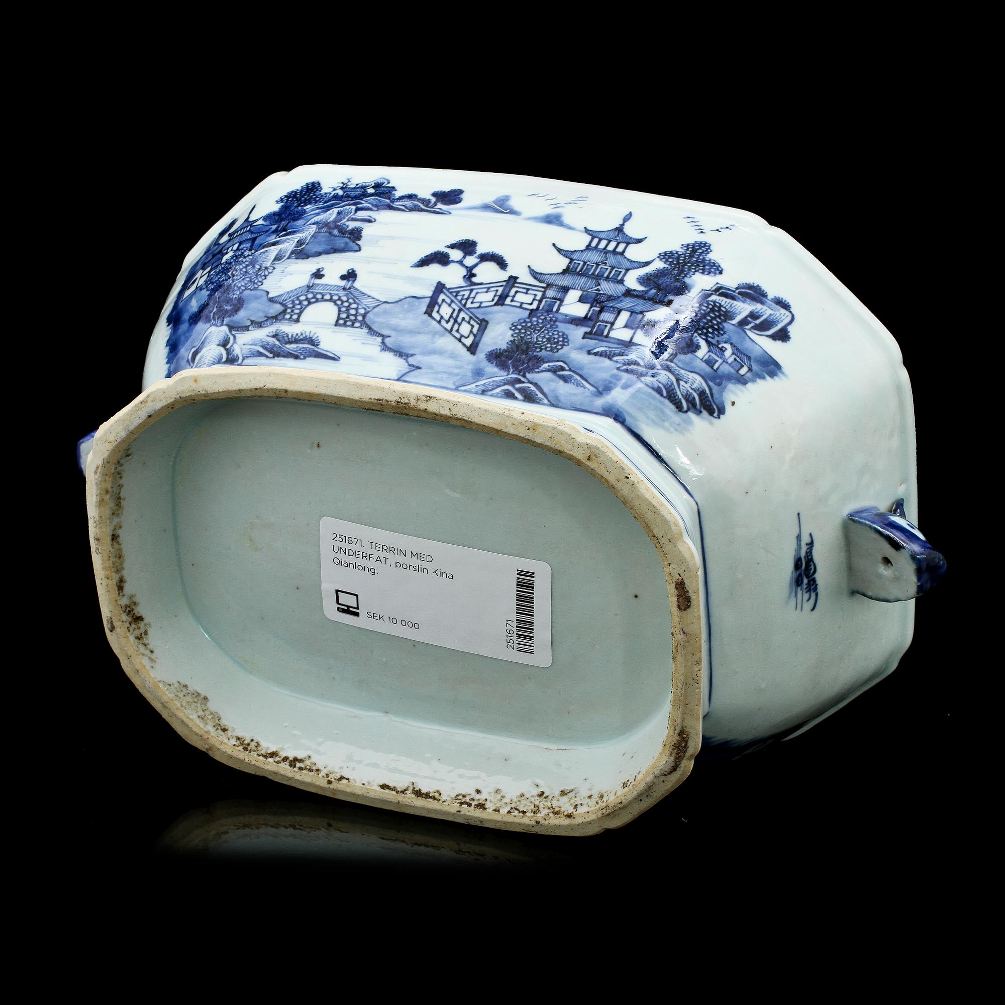 TERRIN MED LOCK OCH UNDERFAT, porslin, Kina, Qianlong, 1736 - 1795.
