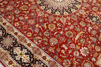 A Tabriz carpet, part silk, so-called 50 Raj, approx. 352 x 250 cm.