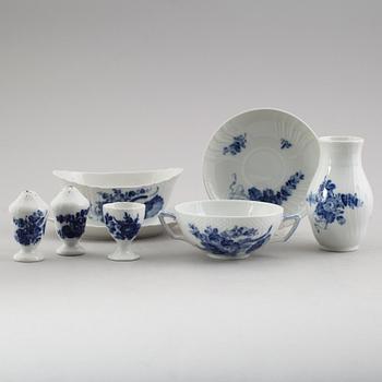 SERVISPORSLIN, 15 delar, porslin, "Blå Blomst", Royal Copenhagen.