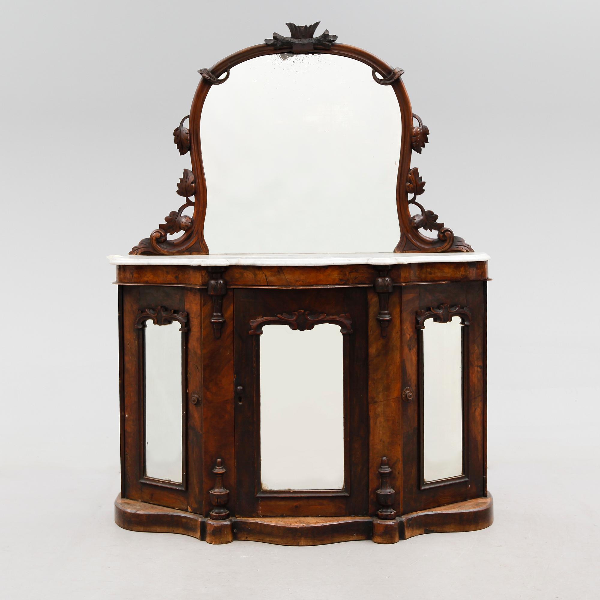 SPEGELSKÄNK, England, 1800-talets andra hälft.