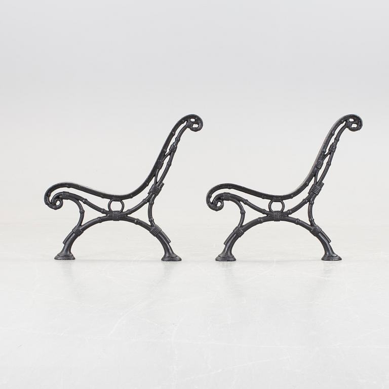 A pair of cast iron parc bench gables, 20th century.