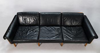 YRJÖ KUKKAPURO, a late 1970s 'Ateljee' sofa manufactured by Haimi.