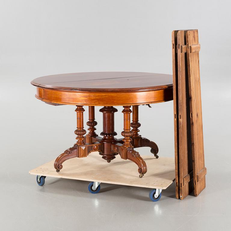 A dining table, late 19th century.