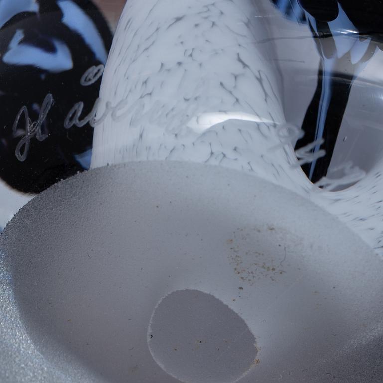 Six glass paper weights, including Robert Eickholt, USA, 1985, & klas-Göran Tinbäck, Sweden.