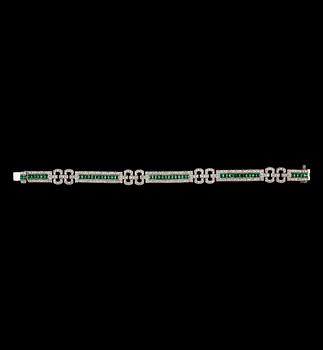 104. A diamond, 2.39 cts, and emerald, 2.61 cts, bracelet.